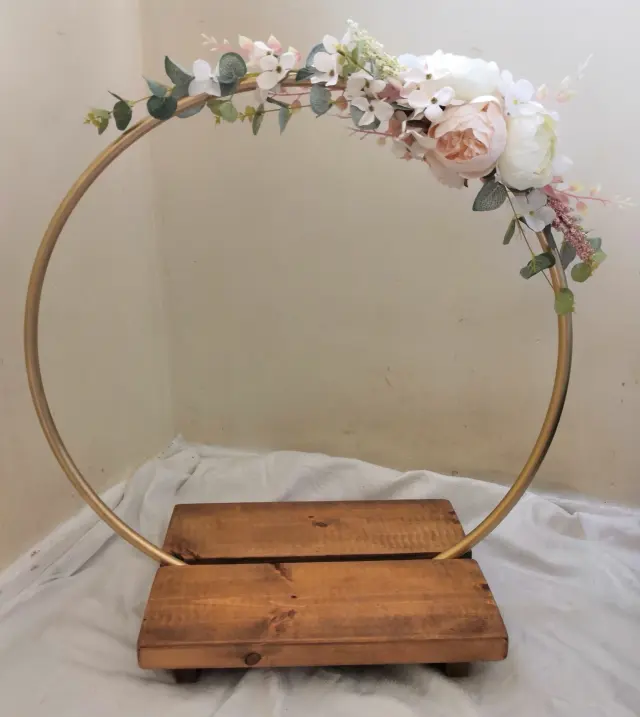 Hoop Wreath cake stand