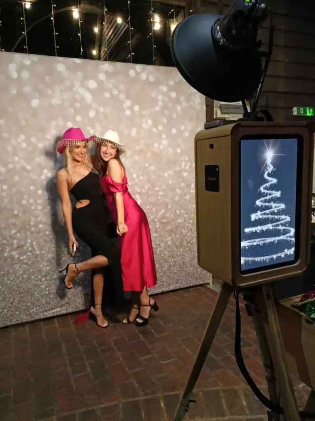 PHOTO STARS - Luxury Photo Booth Hire